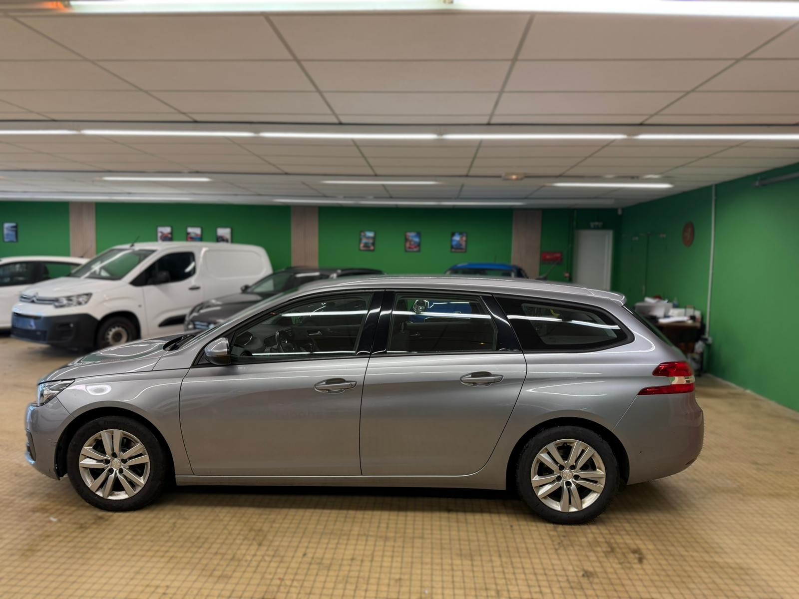 PEUGEOT 308SW 1.5 BlueHDi 100ch S&S Active Business - NLJ Automobiles, spécialiste véhicules d'occasion dans la Manche et en Normandie