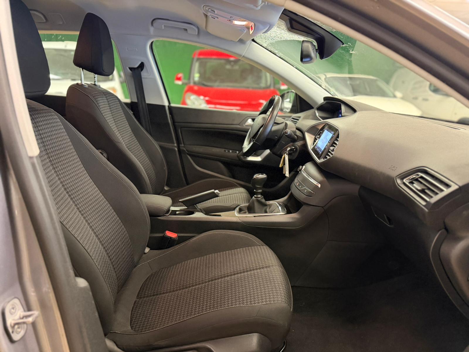 PEUGEOT 308SW 1.5 BlueHDi 100ch S&S Active Business - NLJ Automobiles, spécialiste véhicules d'occasion dans la Manche et en Normandie