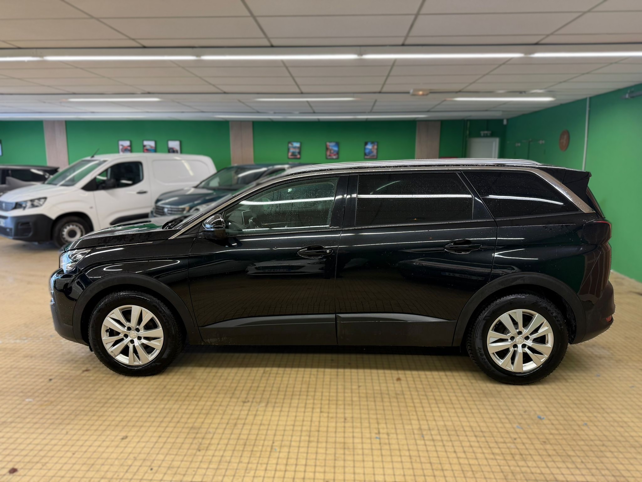 PEUGEOT 5008 1.5 BlueHDi 130ch E6.C Active Business S&S EAT8 - NLJ Automobiles, spécialiste véhicules d'occasion dans la Manche et en Normandie