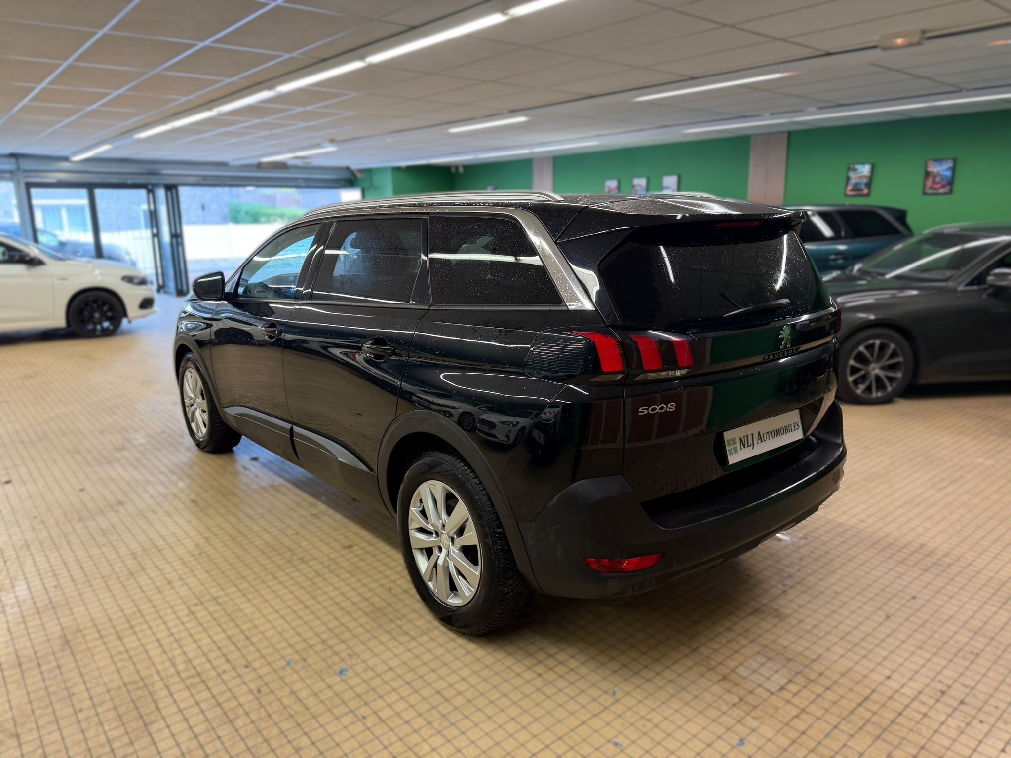 PEUGEOT 5008 1.5 BlueHDi 130ch E6.C Active Business S&S EAT8 - NLJ Automobiles, spécialiste véhicules d'occasion dans la Manche et en Normandie