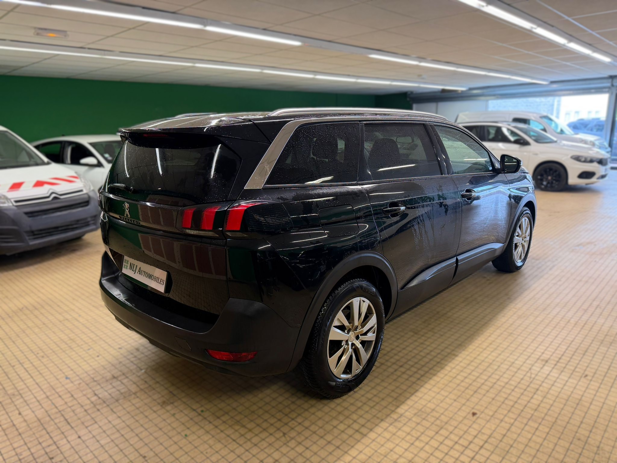 PEUGEOT 5008 1.5 BlueHDi 130ch E6.C Active Business S&S EAT8 - NLJ Automobiles, spécialiste véhicules d'occasion dans la Manche et en Normandie