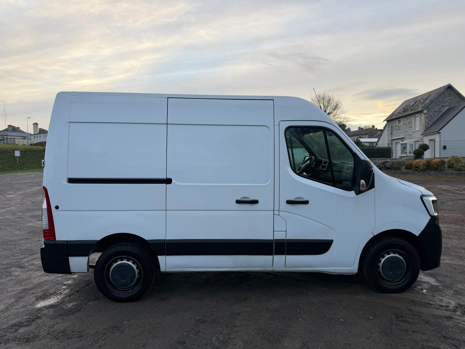 RENAULT Master III Fg F3300 L1H2 2.3 Blue DCi 135ch Grand Confort Euro6 - NLJ Automobiles, spécialiste véhicules d'occasion dans la Manche et en Normandie