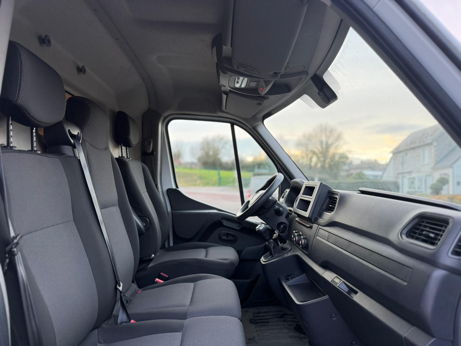 RENAULT Master III Fg F3300 L1H2 2.3 Blue DCi 135ch Grand Confort Euro6 - NLJ Automobiles, spécialiste véhicules d'occasion dans la Manche et en Normandie