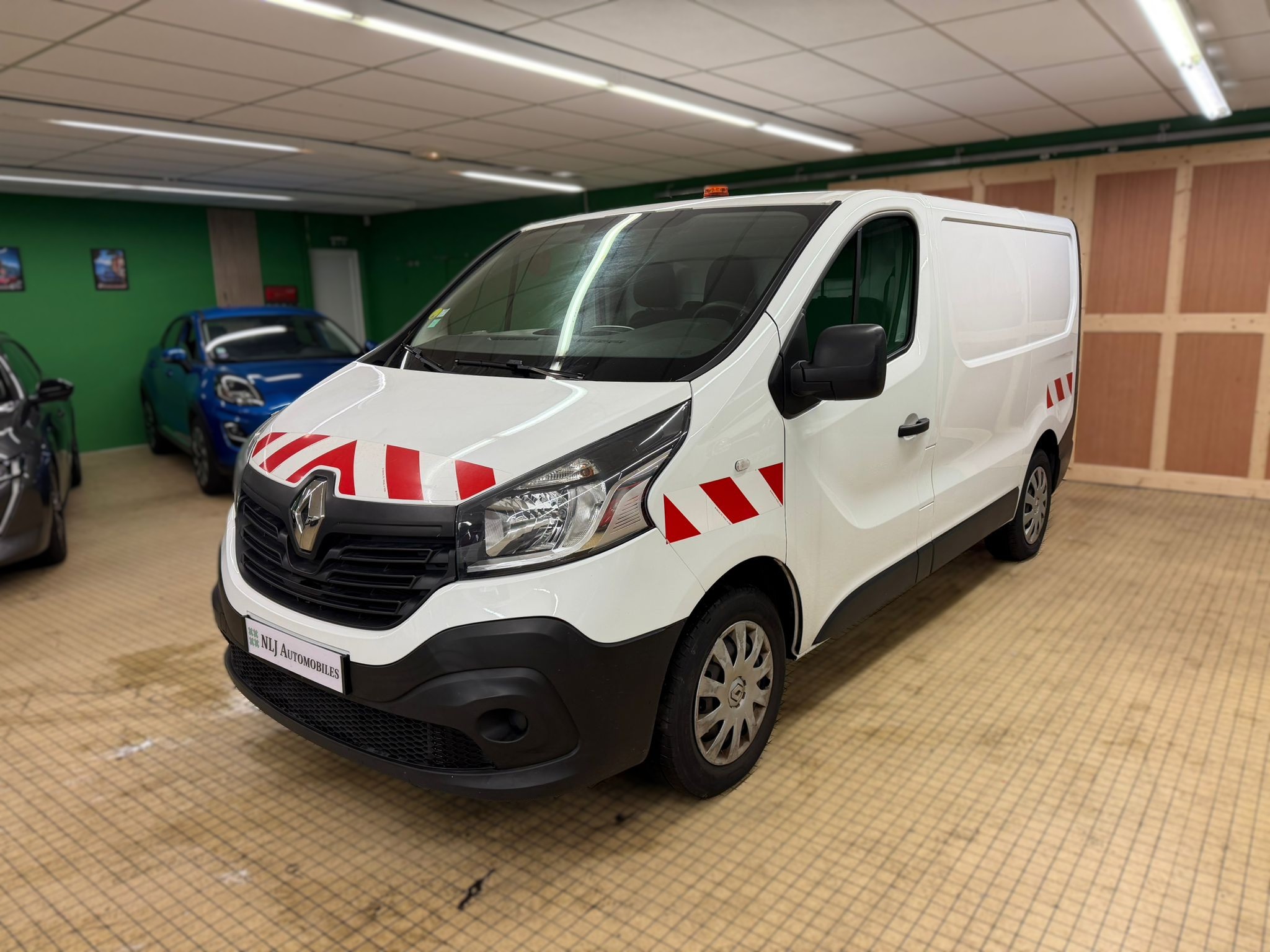 RENAULT Trafic III L1H1 1200 2.6 dCi 95ch Grand Confort Euro 6 - NLJ Automobiles, spécialiste véhicules d'occasion dans la Manche et en Normandie