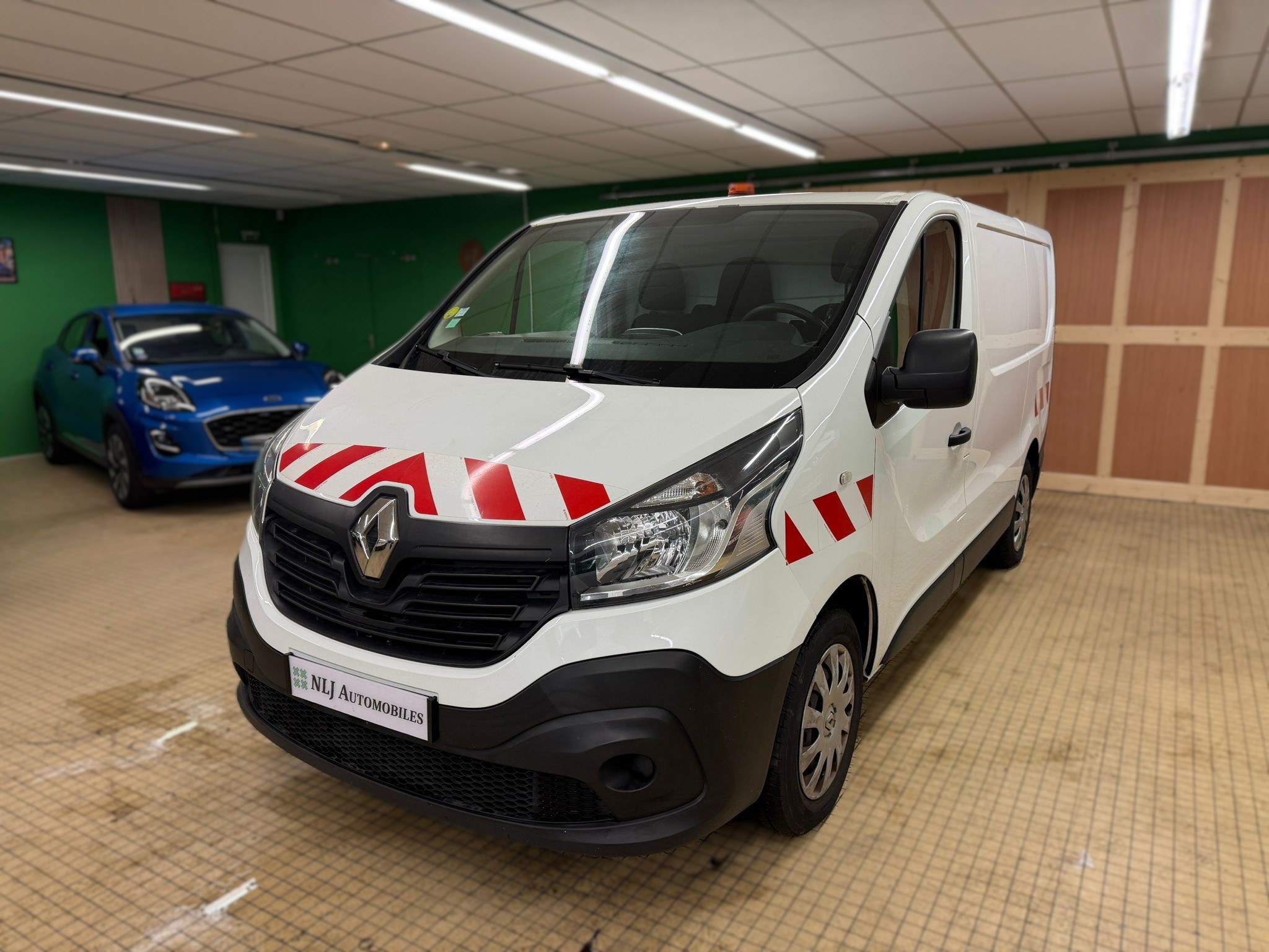 RENAULT Trafic III L1H1 1200 2.6 dCi 95ch Grand Confort Euro 6 - NLJ Automobiles, spécialiste véhicules d'occasion dans la Manche et en Normandie