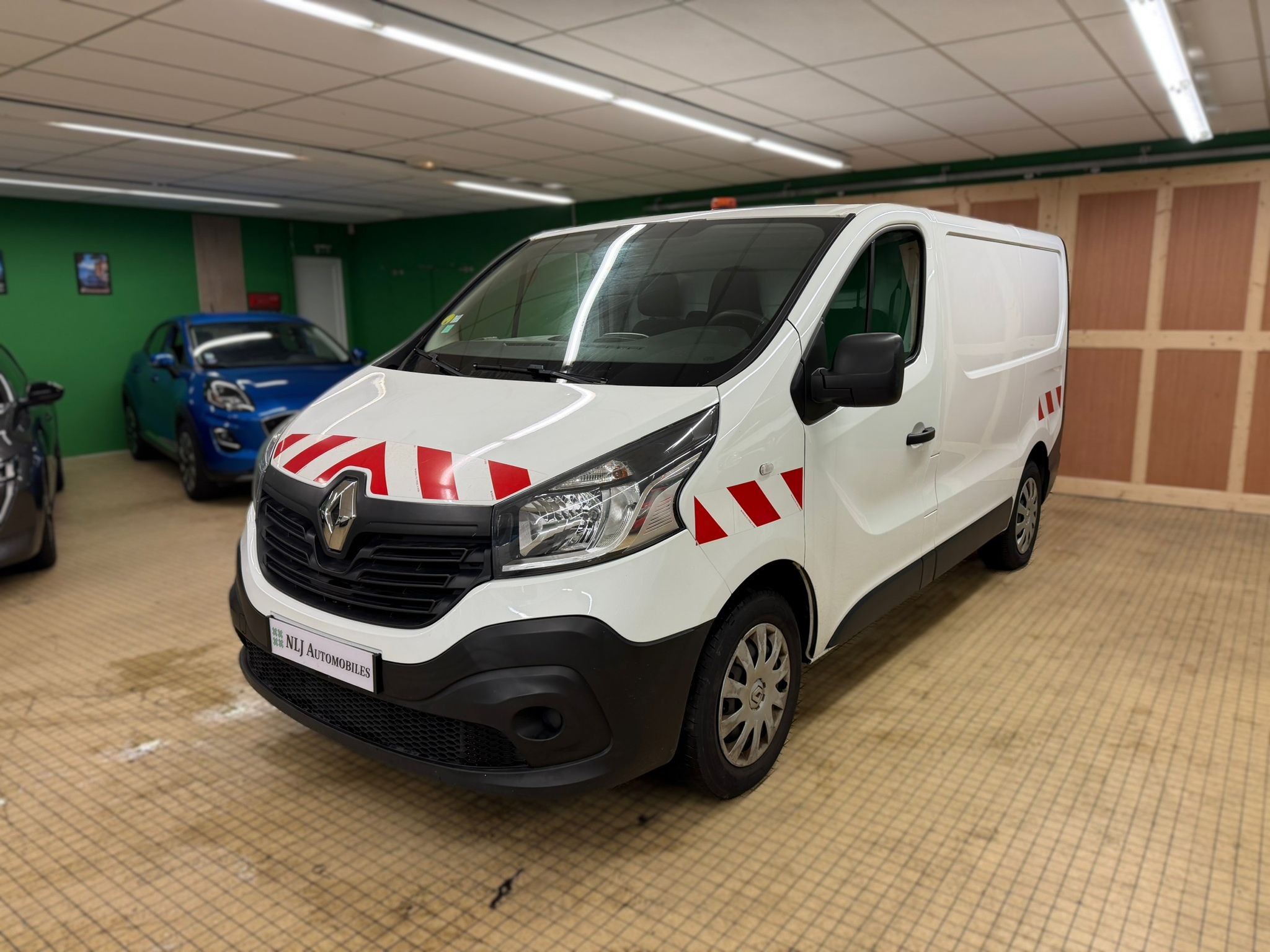 RENAULT Trafic III L1H1 1200 2.6 dCi 95ch Grand Confort Euro 6 - NLJ Automobiles, spécialiste véhicules d'occasion dans la Manche et en Normandie