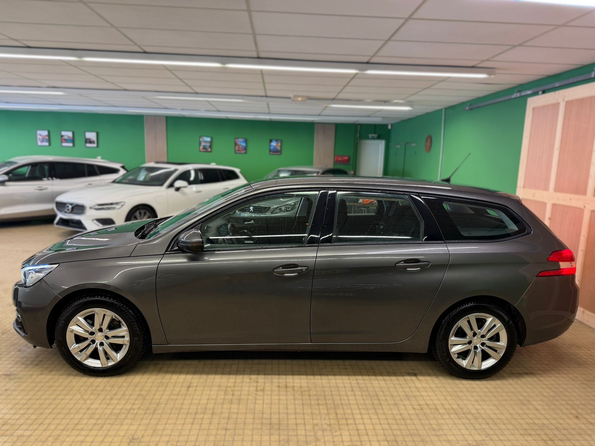 PEUGEOT 308SW 1.5 BlueHDi 130ch S&S Active Business EAT8 NLJ Automobiles, spécialiste véhicules d'occasion dans la Manche et en Normandie