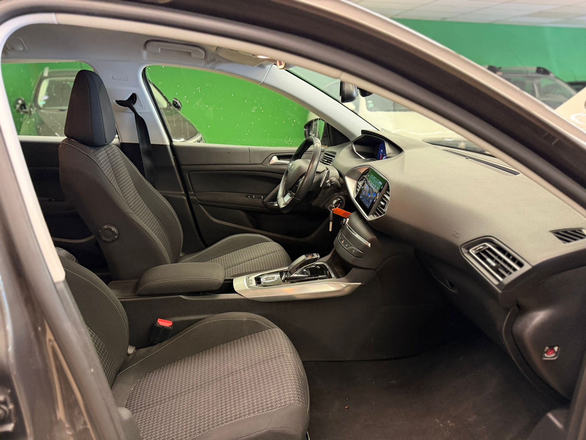 PEUGEOT 308SW 1.5 BlueHDi 130ch S&S Active Business EAT8 NLJ Automobiles, spécialiste véhicules d'occasion dans la Manche et en Normandie