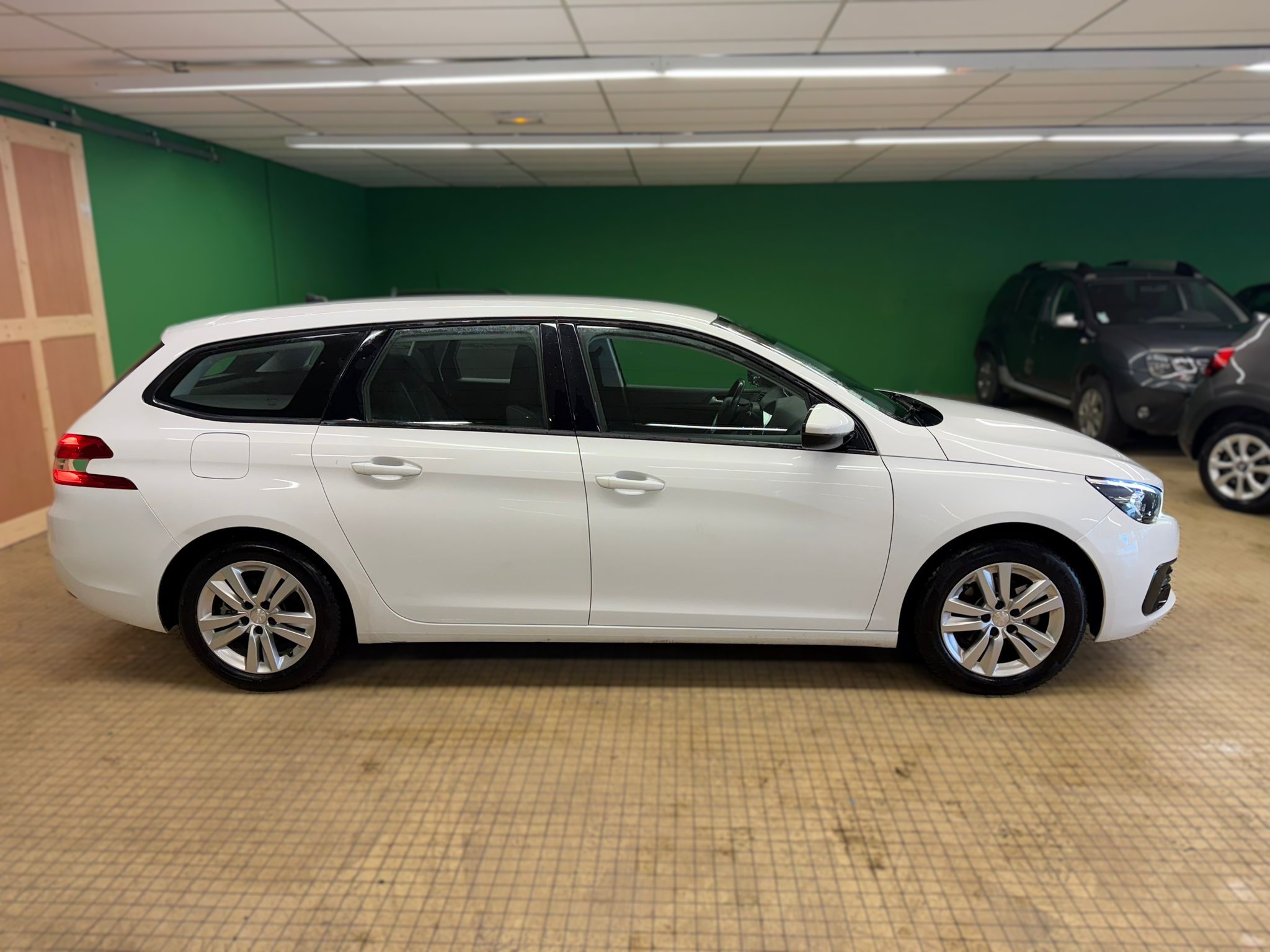 PEUGEOT 308SW 1.5 BlueHDi 130ch S&S Active Business NLJ Automobiles, spécialiste véhicules d'occasion dans la Manche et en Normandie